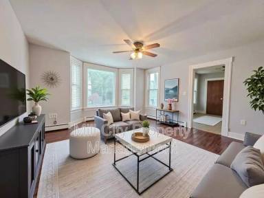 Main picture of 463 Lake Ave