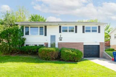 Main picture of 8836 Oakwood Dr