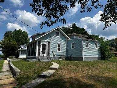 Main picture of 30 Mercer Ave