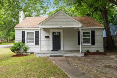 Main picture of 223 Circle Ct