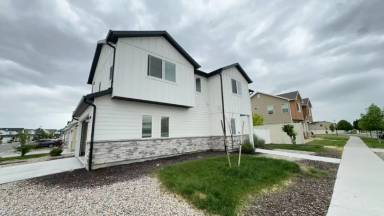 Main picture of 829 N Cutler Dr