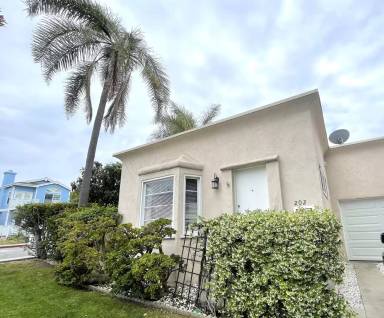 Main picture of 202 W Mariposa Ave