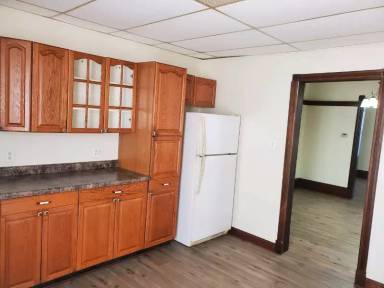 Main picture of 819 Monroe Ave