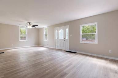 Main picture of 901 N Horace Ave
