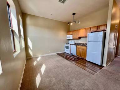 Main picture of 700 Main St