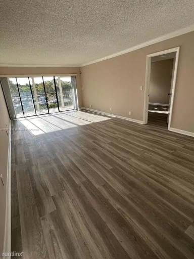 Main picture of 230 Lakeview Dr