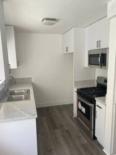 Main picture of 6922 Hazeltine Ave