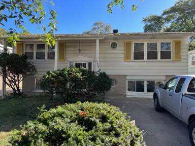 Main picture of 16423 Wolcott Ave