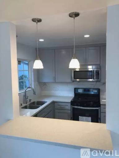 Main picture of 143 N Hamilton Dr