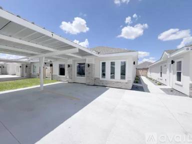 Main picture of 913 N Woodson Ave