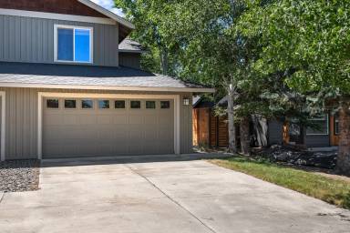 Main picture of 810 NE Oak Pl