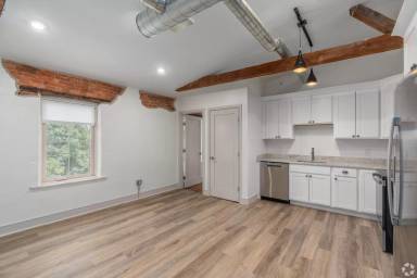 Main picture of 103 S Main St