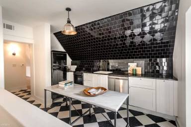 Main picture of 1421 Van Dyke St