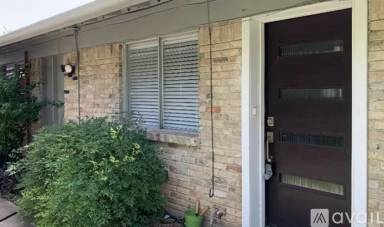Main picture of 2009 Cheshire Dr