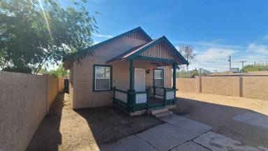 Main picture of 1221 E Roosevelt St