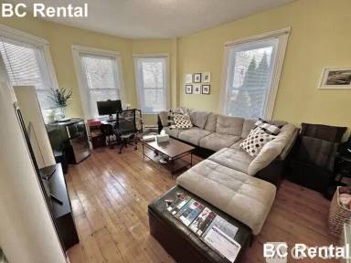 Main picture of 204 River St