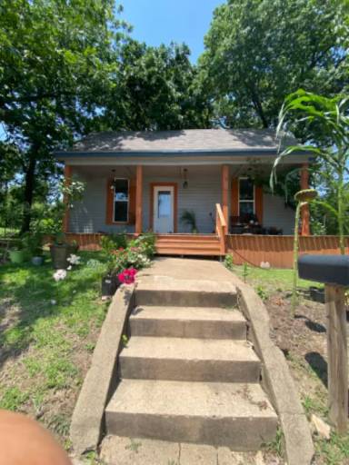 Main picture of 221 S Main St