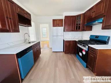 Main picture of 138 Holton St