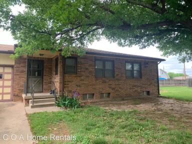 Main picture of 1381 N Crestline St