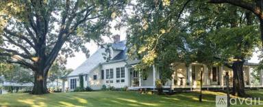 Main picture of 912 Grandey Rd