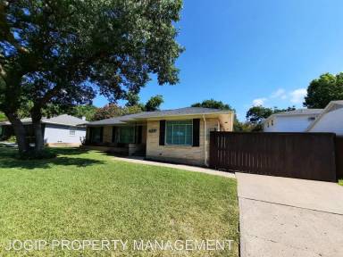Main picture of 6217 E Lovers Ln