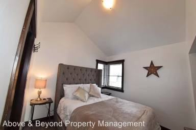 Main picture of 4475 Alexander St