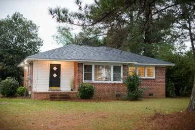 Main picture of 150 Central Dr