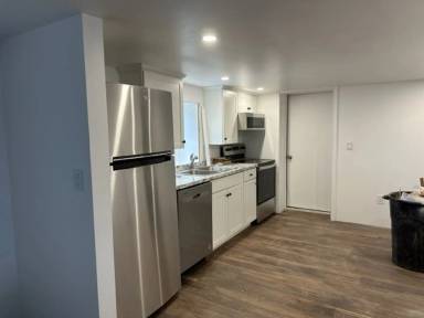 Main picture of 129 E Market St