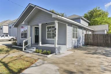 Main picture of 819 Avenue B