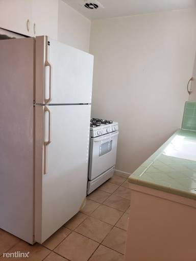 Main picture of 4726 1/4 Elmwood Ave