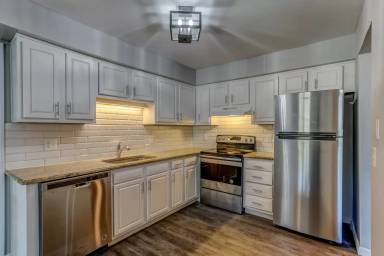 Main picture of 32023 W 14 Mile Rd