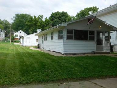 Main picture of 1628 B Ave NW