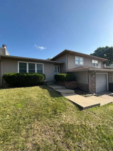 Main picture of 746 Olympic Dr