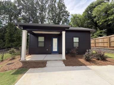 Main picture of 1743 W Hancock Ave