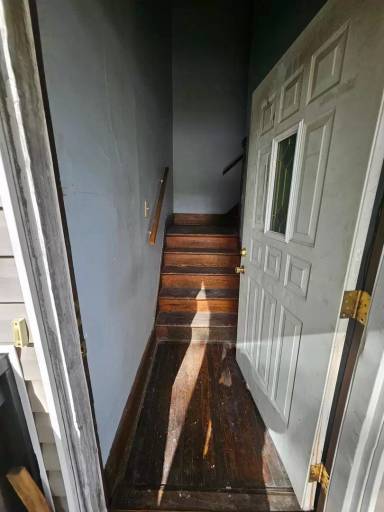 Main picture of 744 E 6th St