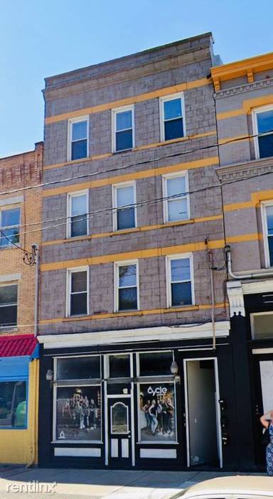 Main picture of 2200 E Carson St
