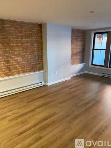 Main picture of 562 Main St