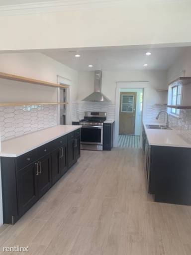 Main picture of 1521 W 53rd St