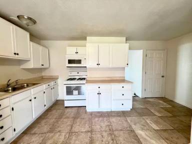 Main picture of 920-924 Montague Ave