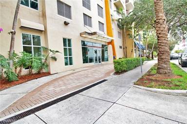 Main picture of Uptown Lofts Condo