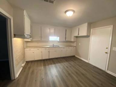 Main picture of 1809 Morehead Ave