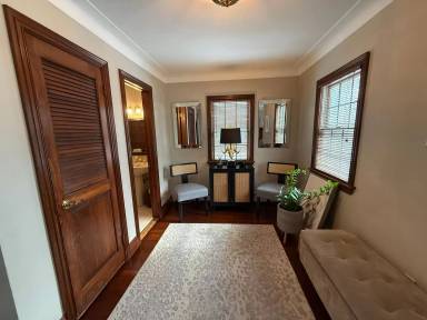 Main picture of 20 Mayfair Ct
