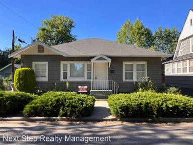 Main picture of 1004 W Resseguie St