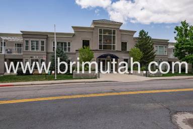 Main picture of 3075 E Kennedy Dr