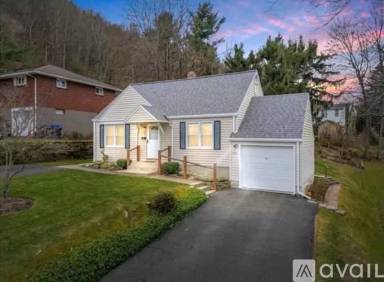 Main picture of 328 Leroy Ave