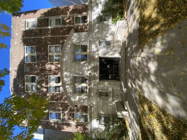 Main picture of 1020 E Lyon St