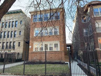 Main picture of 4740 N Malden St