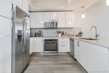 Main picture of Nine At Mary Brickell Village