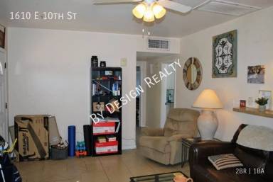 Main picture of 1610 E 10th St