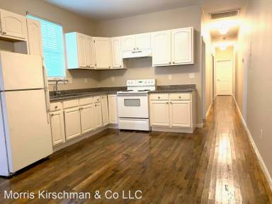Main picture of 2616 Banks St